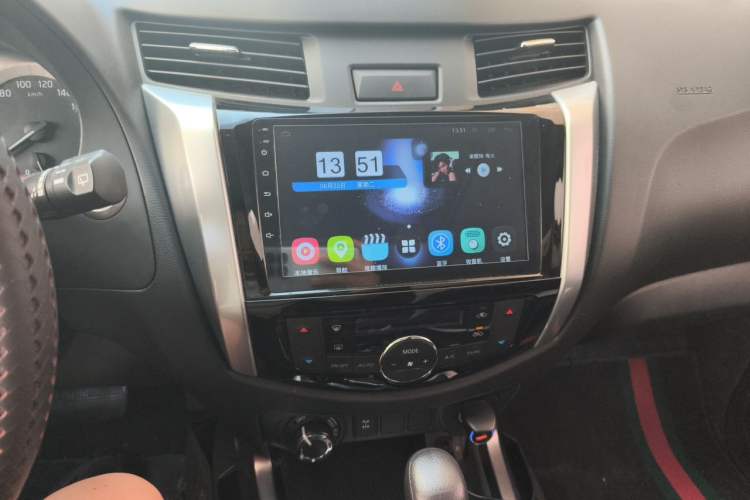 Used Nissan Terra 2018 2.5L Automatic 4x4 Luxury Edition Audio And AC Panel