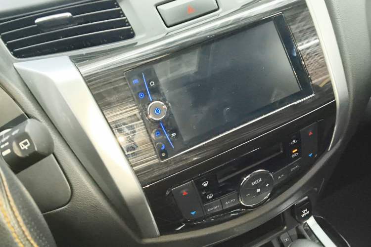 Used Nissan Terra 2018 2.5L Automatic 2WD Smart Enjoyment Version Audio And AC Panel