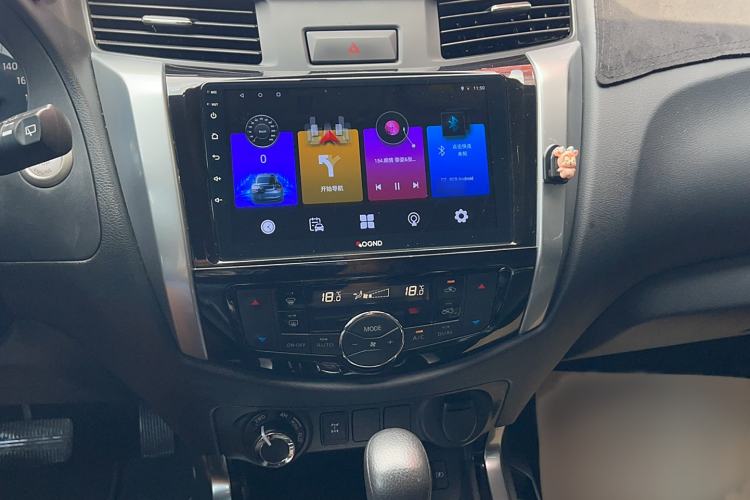 Used Nissan Terra 2018 2.5L Automatic 4x4 Luxury Edition Audio And AC Panel