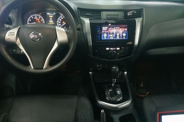 Used Nissan Terra 2018 2.5L Automatic 4x4 Luxury Edition Audio And AC Panel