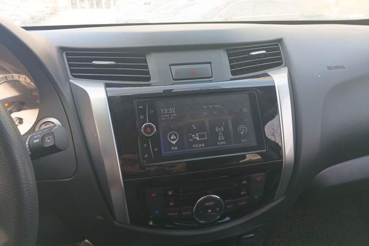 Used Nissan Terra 2018 2.5L Automatic 2WD Luxury Edition Audio And AC Panel