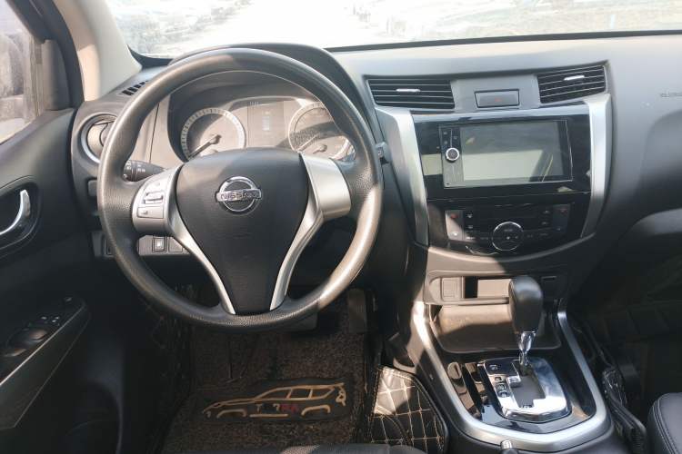 Used Nissan Terra 2018 2.5L Automatic 2WD Luxury Edition Center Console