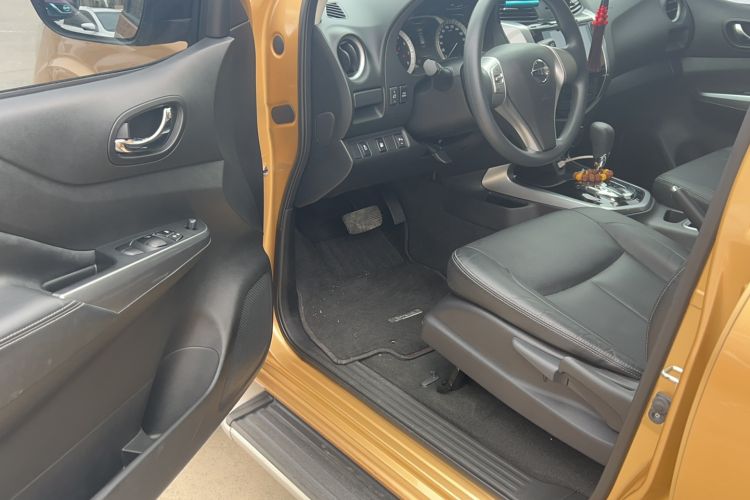 Used Nissan Terra 2018 2.5L Automatic 4x4 Luxury Edition Driver Seat