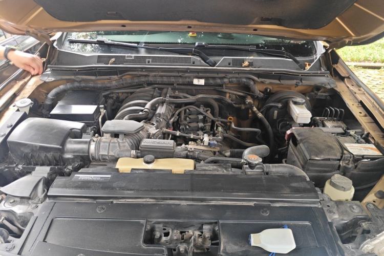 Used Nissan Terra 2018 2.5L Automatic 2WD Luxury Edition Engine Bay