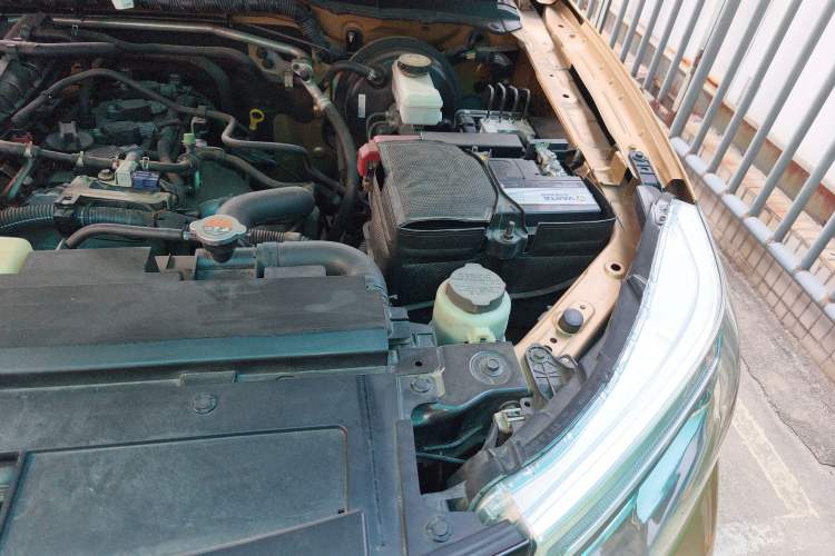 Used Nissan Terra 2018 2.5L Automatic 4x4 Luxury Edition Engine Bay Left