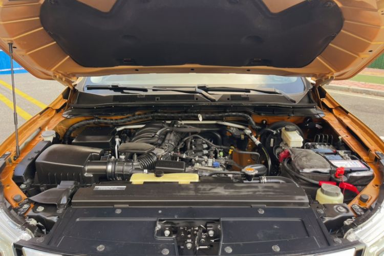Used Nissan Terra 2018 2.5L Automatic 4x4 Luxury Edition Engine Bay