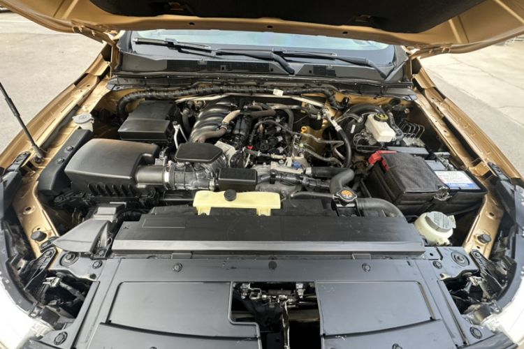 Used Nissan Terra 2018 2.5L Manual Two-Wheel Drive Elite Edition Engine Bay