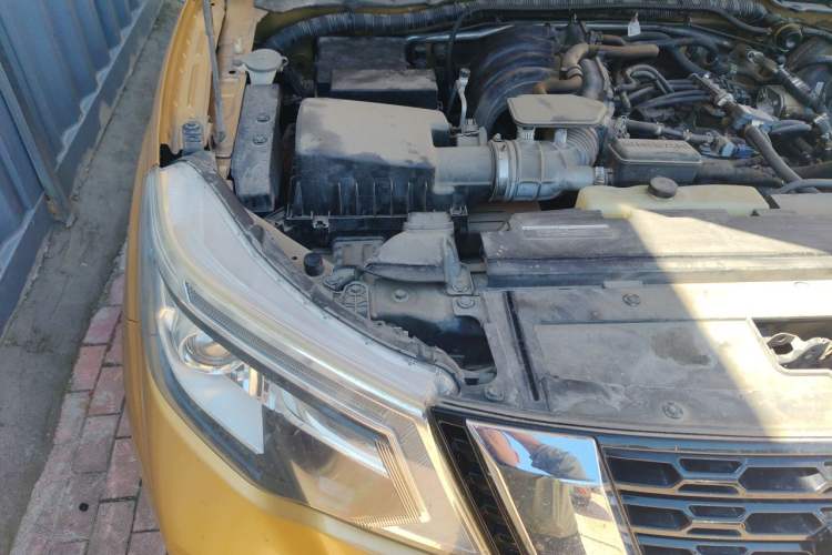 Used Nissan Terra 2018 2.5L Automatic 4x4 Luxury Edition Engine Bay Right