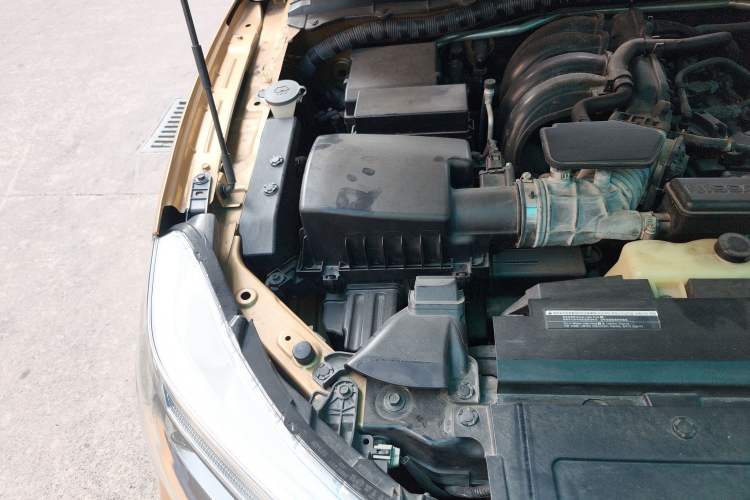Used Nissan Terra 2018 2.5L Automatic 4x4 Luxury Edition Engine Bay Right