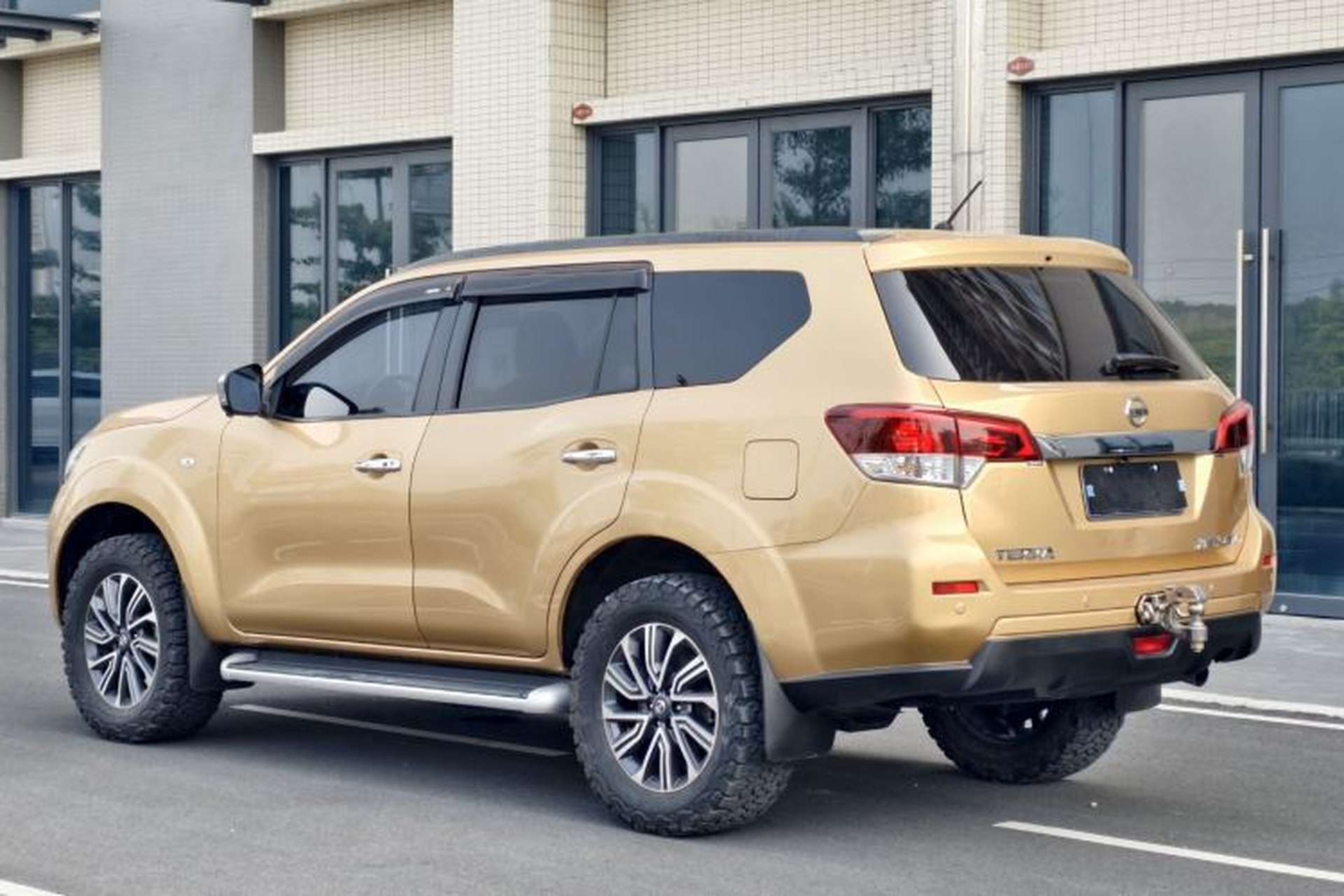Used Nissan Terra 2018 2.5L Automatic 4x4 Luxury Edition Exterior 5