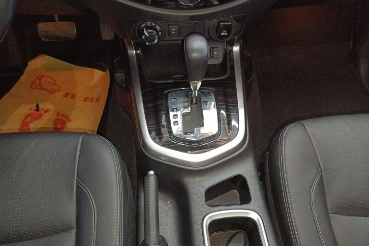 Used Nissan Terra 2018 2.5L Automatic 4x4 Flagship Edition Gear Lever