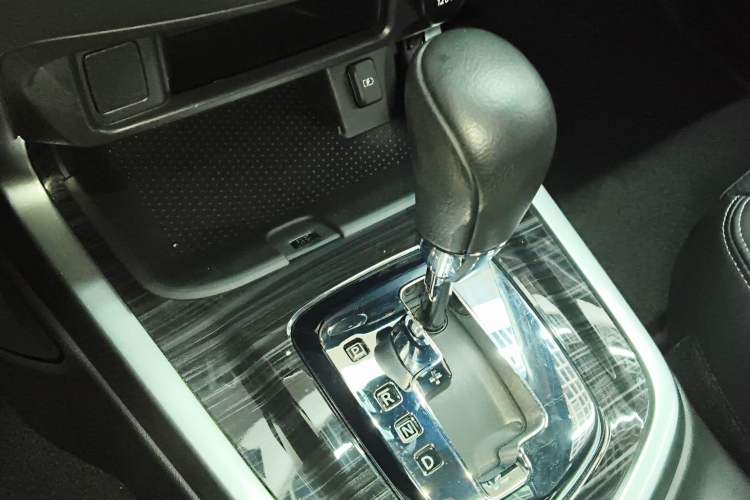 Used Nissan Terra 2018 2.5L Automatic 2WD Smart Enjoyment Version Gear Lever
