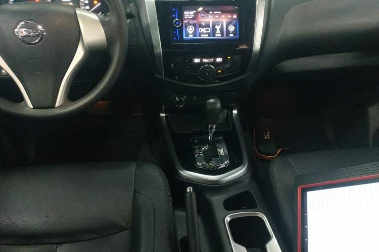Used Nissan Terra 2018 2.5L Automatic 4x4 Luxury Edition Gear Lever