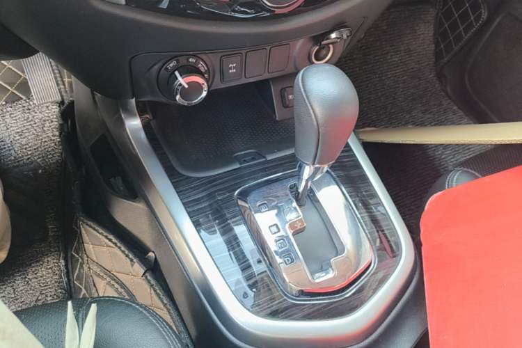 Used Nissan Terra 2018 2.5L Automatic 4x4 Flagship Edition Gear Lever