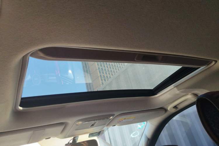 Used Nissan Terra 2018 2.5L Automatic 4x4 Luxury Edition Headliner