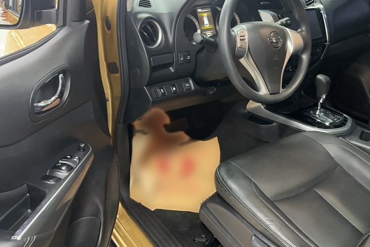Used Nissan Terra 2018 2.5L Automatic 4x4 Luxury Edition Interior 2