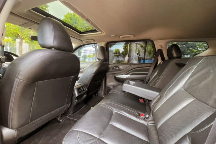 Used Nissan Terra 2018 2.5L Automatic 4x4 Luxury Edition Interior 2