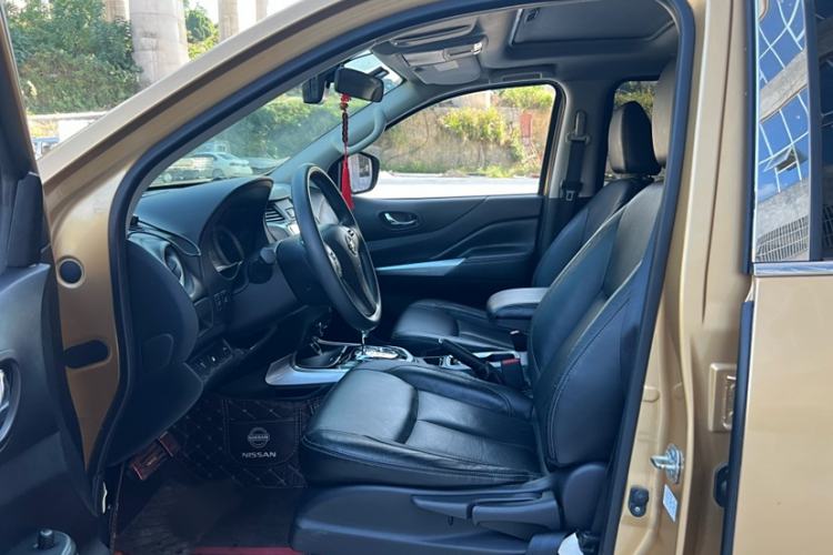 Used Nissan Terra 2018 2.5L Automatic 4x4 Luxury Edition Interior 2