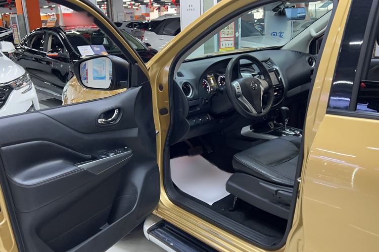 Used Nissan Terra 2018 2.5L Automatic 4x4 Luxury Edition Interior 2