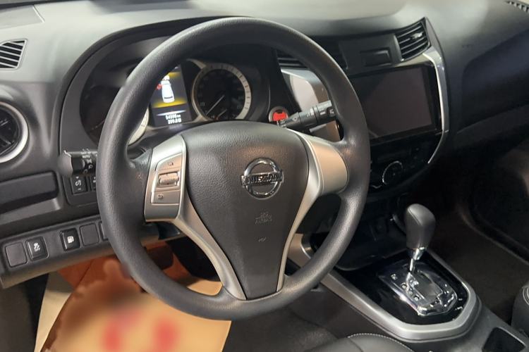 Used Nissan Terra 2018 2.5L Automatic 4x4 Luxury Edition Interior 3