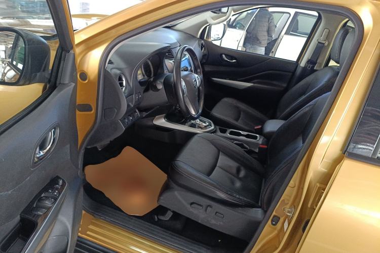 Used Nissan Terra 2018 2.5L Automatic 4x4 Flagship Edition Interior 3