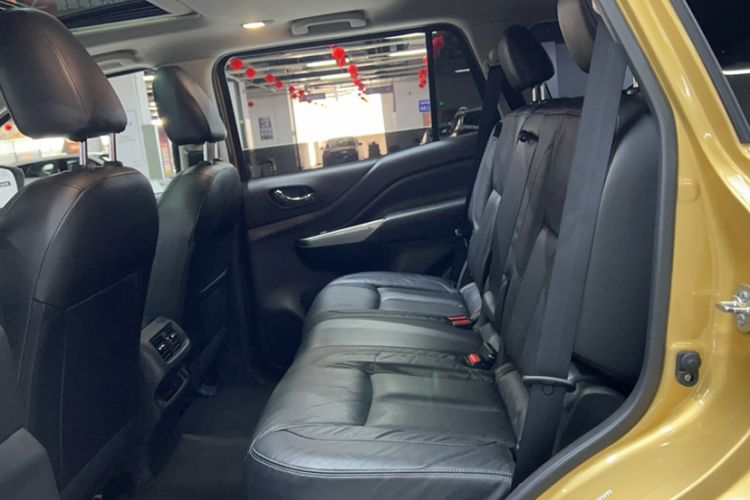 Used Nissan Terra 2018 2.5L Automatic 4x4 Luxury Edition Interior 3
