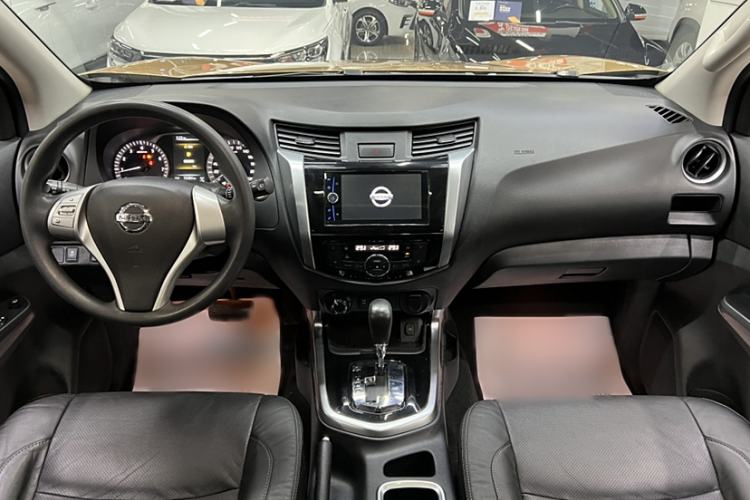 Used Nissan Terra 2018 2.5L Automatic 4x4 Luxury Edition Interior 3