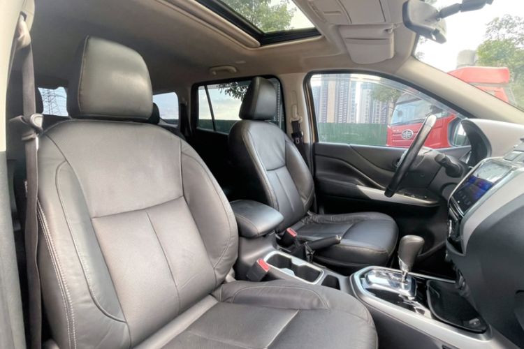 Used Nissan Terra 2018 2.5L Automatic 4x4 Luxury Edition Interior 5