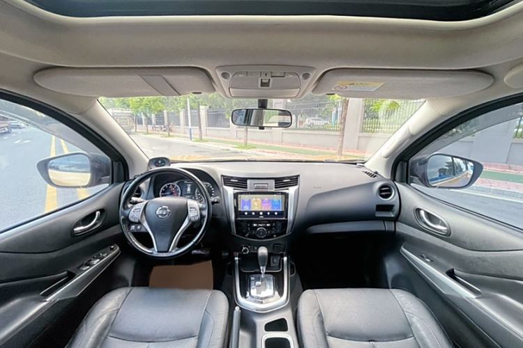 Used Nissan Terra 2018 2.5L Automatic 4x4 Luxury Edition Interior 6