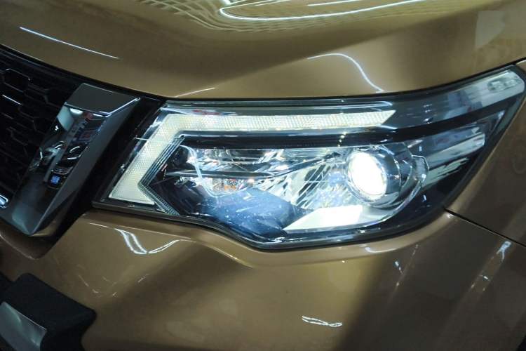 Used Nissan Terra 2018 2.5L Automatic 2WD Smart Enjoyment Version Left Front Headlight