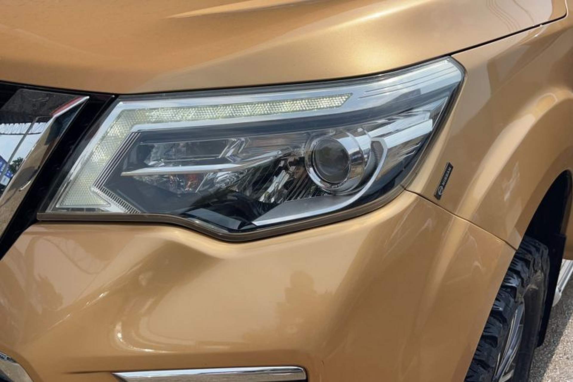 Used Nissan Terra 2018 2.5L Automatic 4x4 Luxury Edition Left Front Headlight
