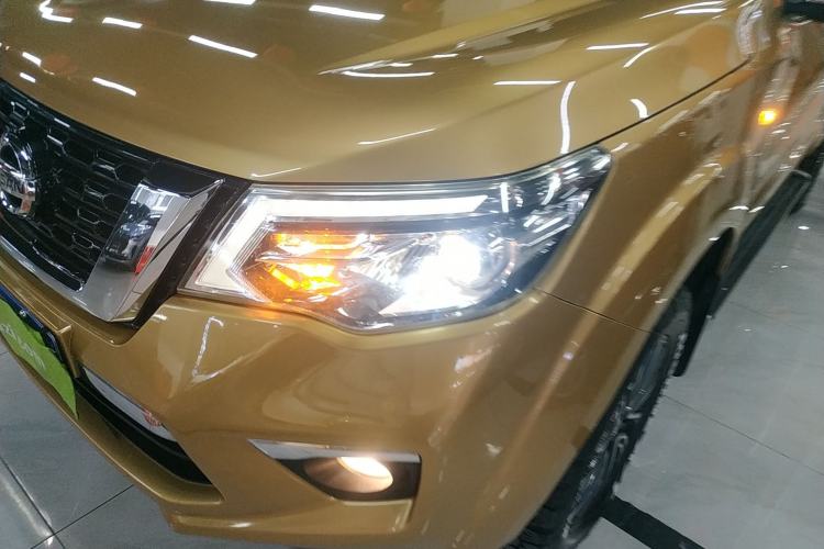 Used Nissan Terra 2018 2.5L Automatic 4x4 Luxury Edition Left Front Headlight