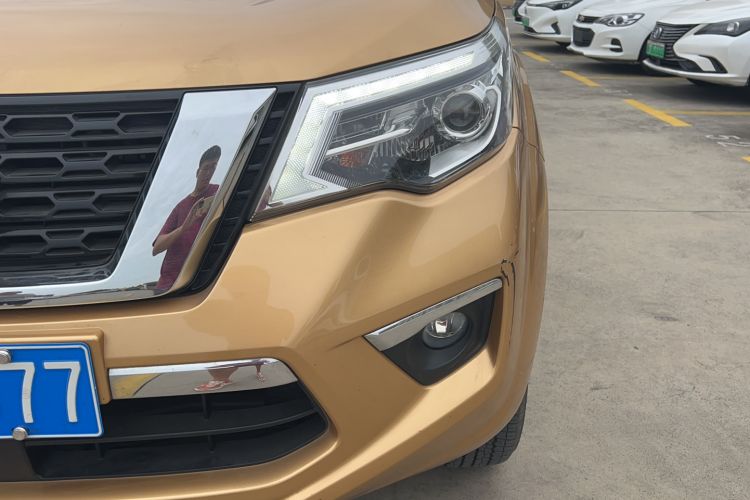 Used Nissan Terra 2018 2.5L Automatic 4x4 Luxury Edition Left Front Headlight