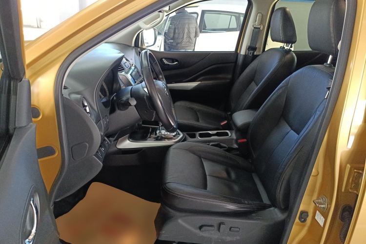 Used Nissan Terra 2018 2.5L Automatic 4x4 Flagship Edition Left Front Seat