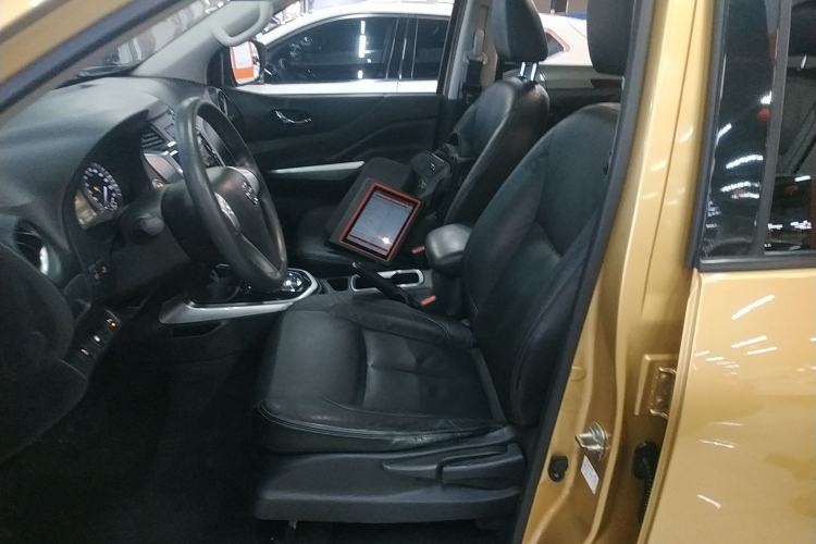 Used Nissan Terra 2018 2.5L Automatic 4x4 Luxury Edition Left Front Seat