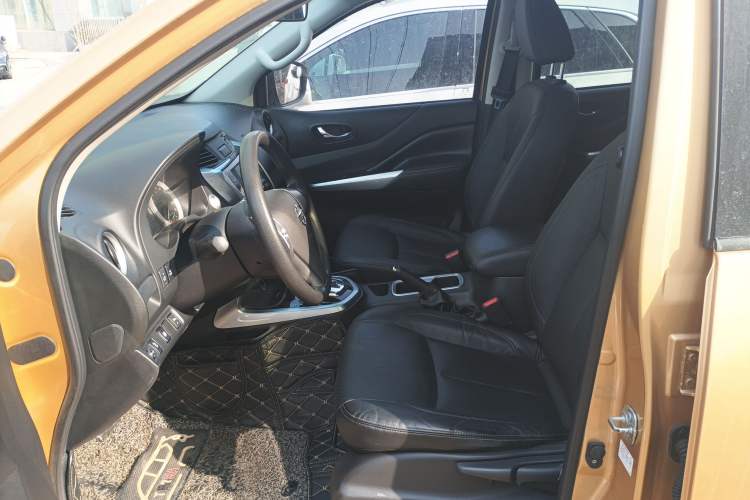Used Nissan Terra 2018 2.5L Automatic 2WD Luxury Edition Left Front Seat