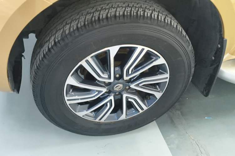 Used Nissan Terra 2018 2.5L Automatic 2WD Smart Enjoyment Version Left Front Wheel Hub