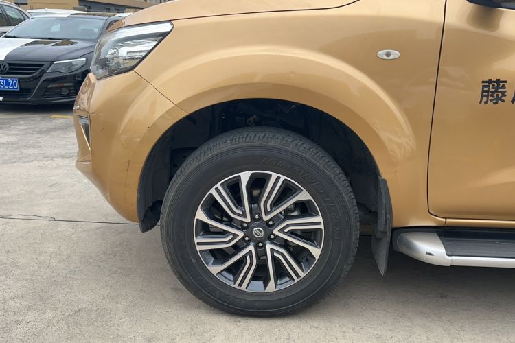 Used Nissan Terra 2018 2.5L Automatic 4x4 Luxury Edition Left Front Wheel Hub