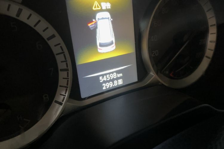Used Nissan Terra 2018 2.5L Automatic 4x4 Luxury Edition Odometer Close Up