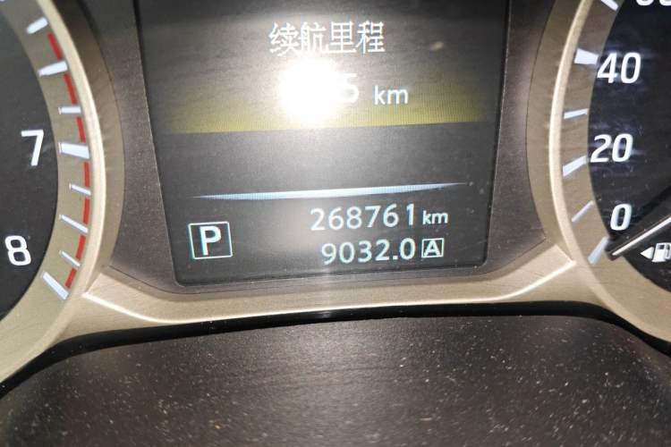 Used Nissan Terra 2018 2.5L Automatic 2WD Luxury Edition Odometer Close Up
