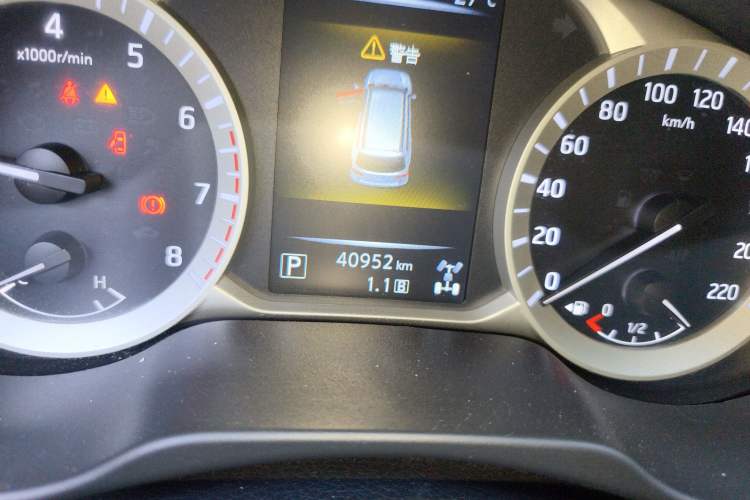 Used Nissan Terra 2018 2.5L Automatic 4x4 Luxury Edition Odometer Close Up