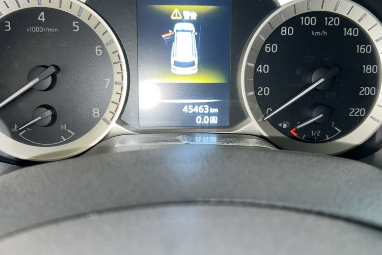 Used Nissan Terra 2018 2.5L Automatic 4x4 Luxury Edition Odometer Close Up
