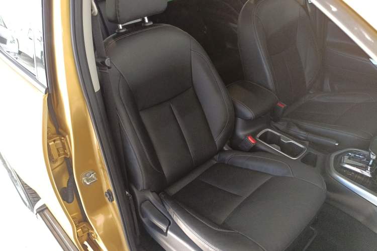 Used Nissan Terra 2018 2.5L Automatic 4x4 Flagship Edition Right Front Seat