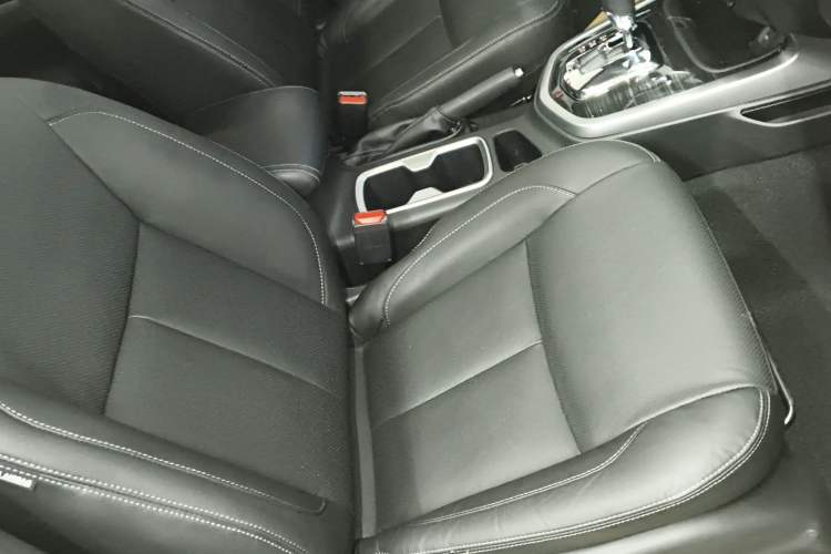Used Nissan Terra 2018 2.5L Automatic 2WD Smart Enjoyment Version Right Front Seat