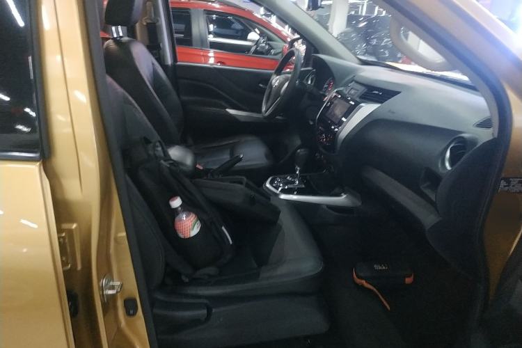 Used Nissan Terra 2018 2.5L Automatic 4x4 Luxury Edition Right Front Seat