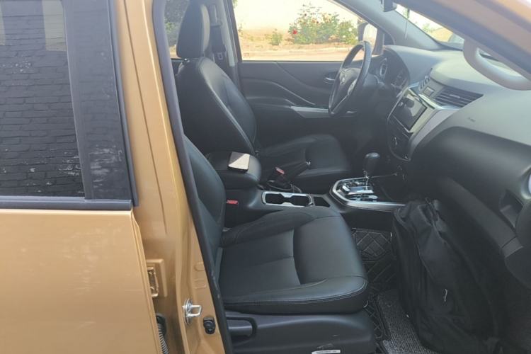 Used Nissan Terra 2018 2.5L Automatic 4x4 Flagship Edition Right Front Seat