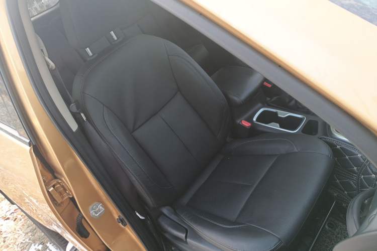 Used Nissan Terra 2018 2.5L Automatic 2WD Luxury Edition Right Front Seat
