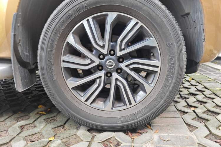 Used Nissan Terra 2018 2.5L Automatic 2WD Luxury Edition Right Front Wheel Hub