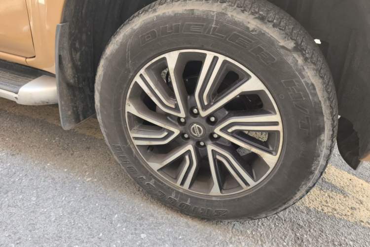 Used Nissan Terra 2018 2.5L Automatic 4x4 Luxury Edition Right Front Wheel Hub