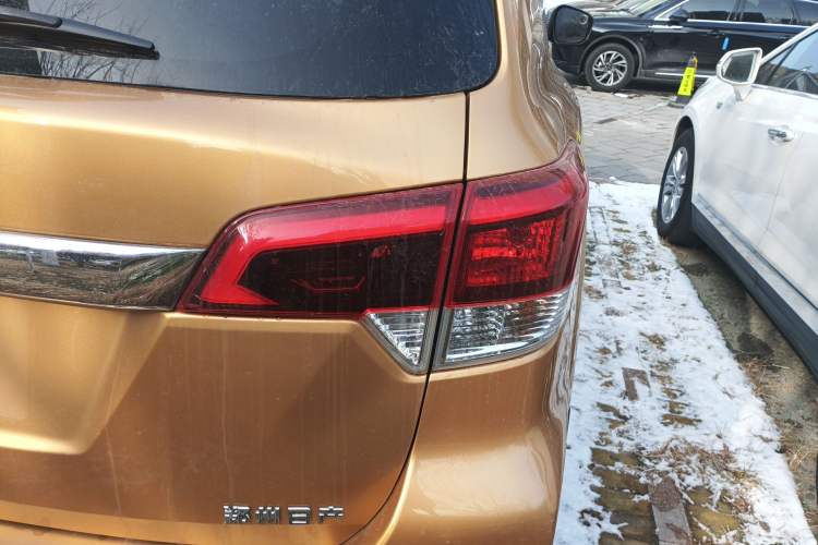 Used Nissan Terra 2018 2.5L Automatic 2WD Luxury Edition Right Rear Taillight